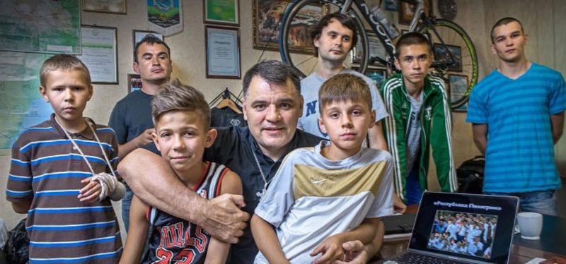 У нього 41 дитина, 12 воює на фронті