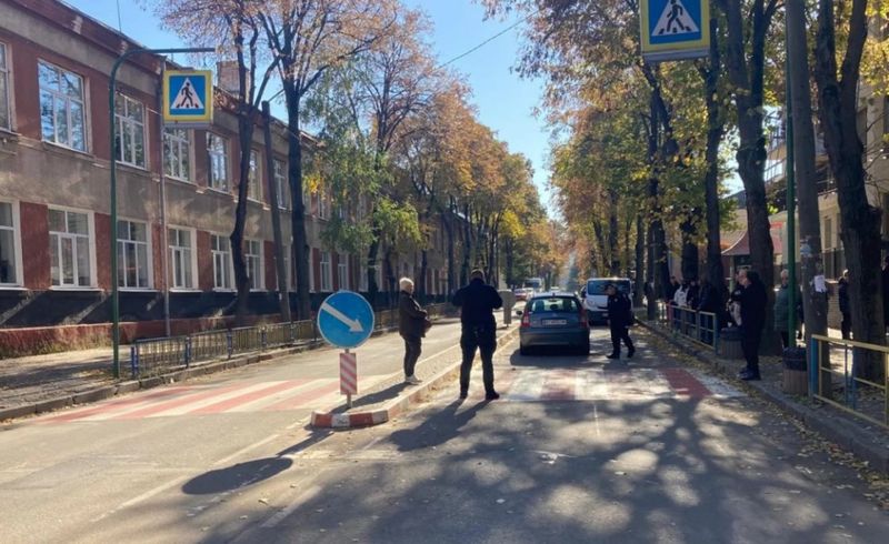 Пенсіонерка збила автівкою школяра біля ліцею на Вінниччині