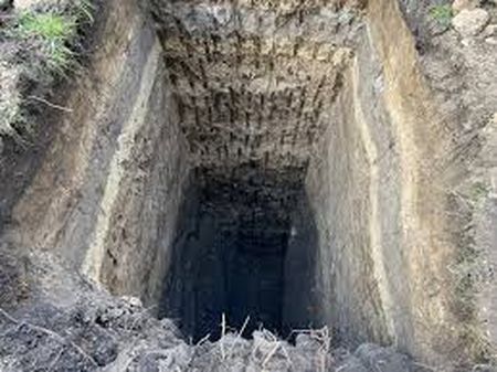 Чому навколо колишнього кінотеатру «Росія» викопали глибокі ями?