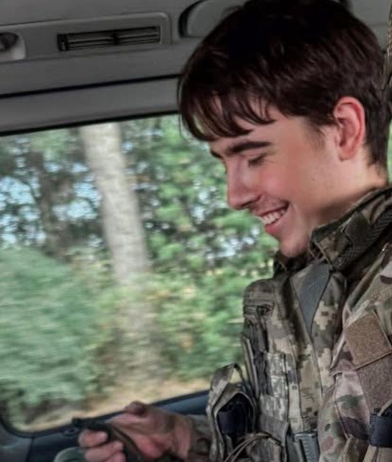 Син уклав контракт з ЗСУ. Йому 18