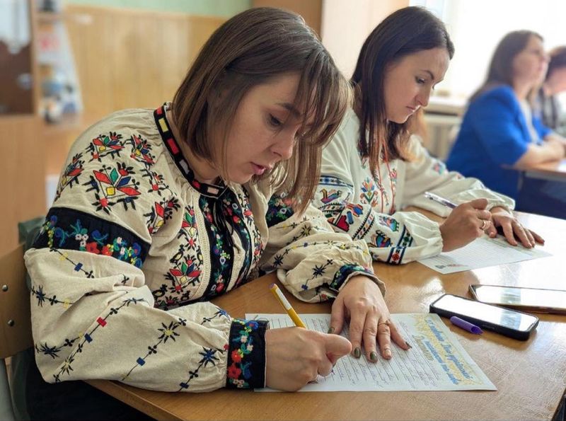 40 директорів шкіл Вінниці разом писали Радіодиктант національної єдності