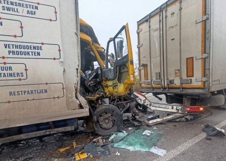 Дві вантажівки зіштовхнулися поблизу Райгорода у Гайсинському районі