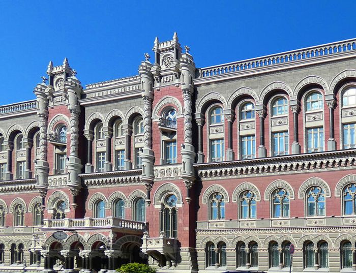 НБУ про вимогу МВФ девальвувати гривню