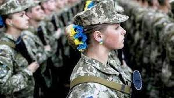 Кого з українок заберуть на фронт у листопаді?