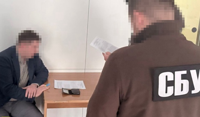 Відпочивав за кордоном видаючи, що їздить у відрядження