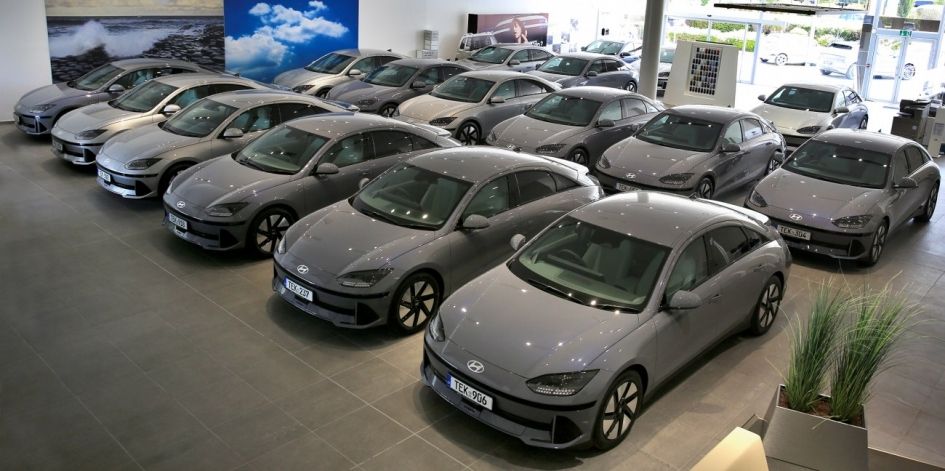 Кіпрські міністри відмовились їздити на електрокарах, які для них закупили