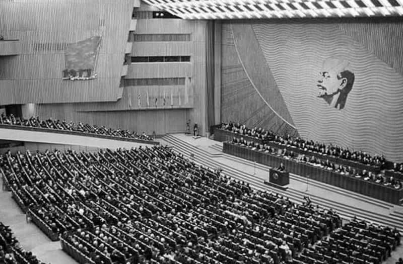 Зрадник на зраднику – історія партії