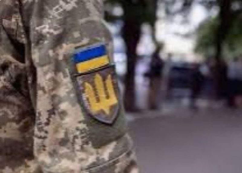 Жінки блокували машину ТЦК на Хмельниччині, одну з них госпіталізували
