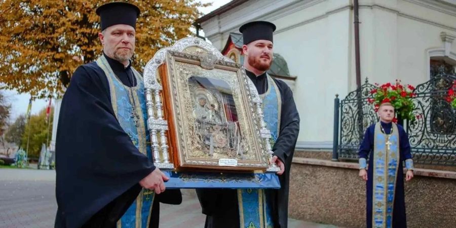 У Вінниці урочисто зустріли чудотворну мироточиву ікону Пресвятої Богородиці