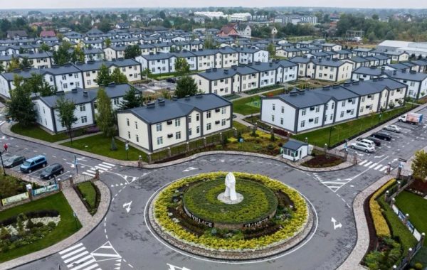 Американський підприємець з Юти зводить будинки для українців, які втратили дім через війну