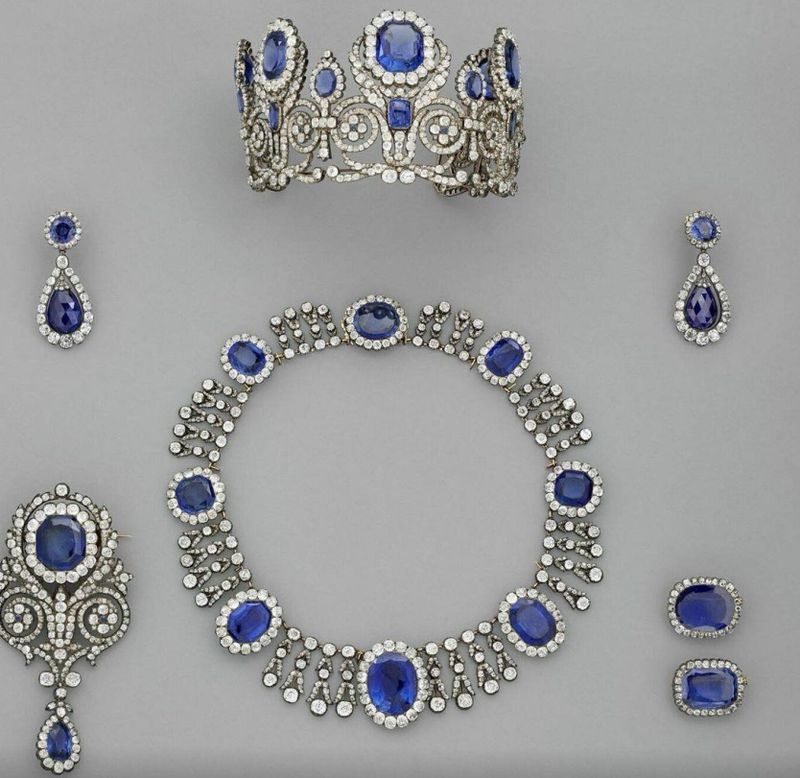 Дуров готовий викупити вкрадені прикраси з Лувру та пожертвувати їх музею в ОАЕ, — ЗМІ