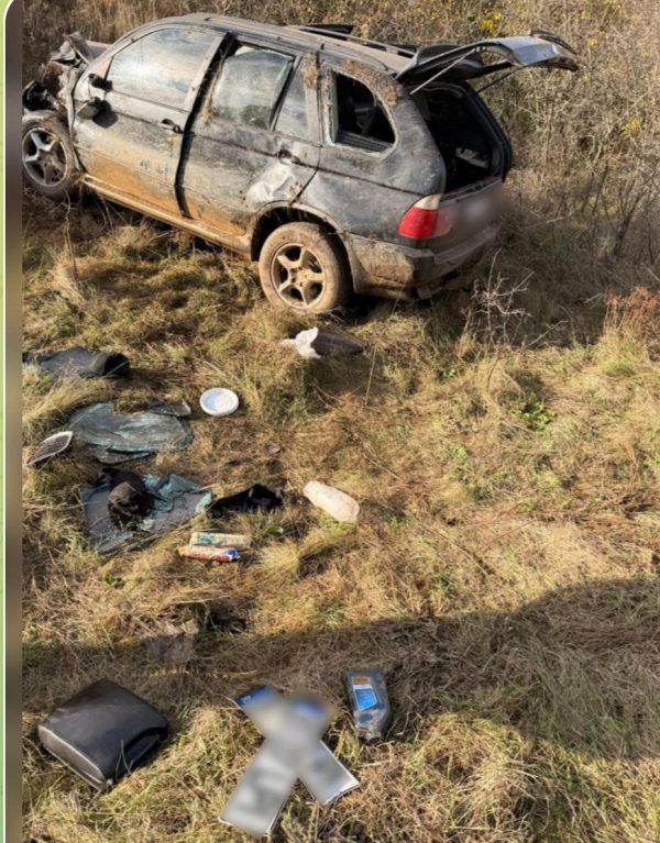 Сім чоловіків на BMW X5 намагалися прорвати кордон, але потрапили до лікарні