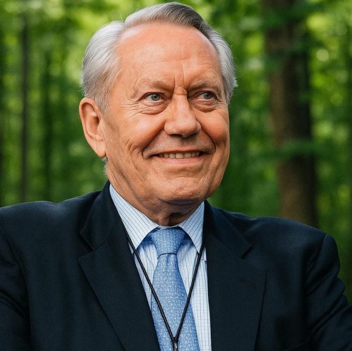 Пішов із життя на 93-му році Чарльз Фіні — мільярдер, який віддав свій мільярд.