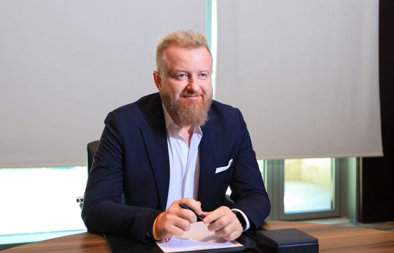 Спробую коротко, бо не маю особливого права розмірковувати на цю тему