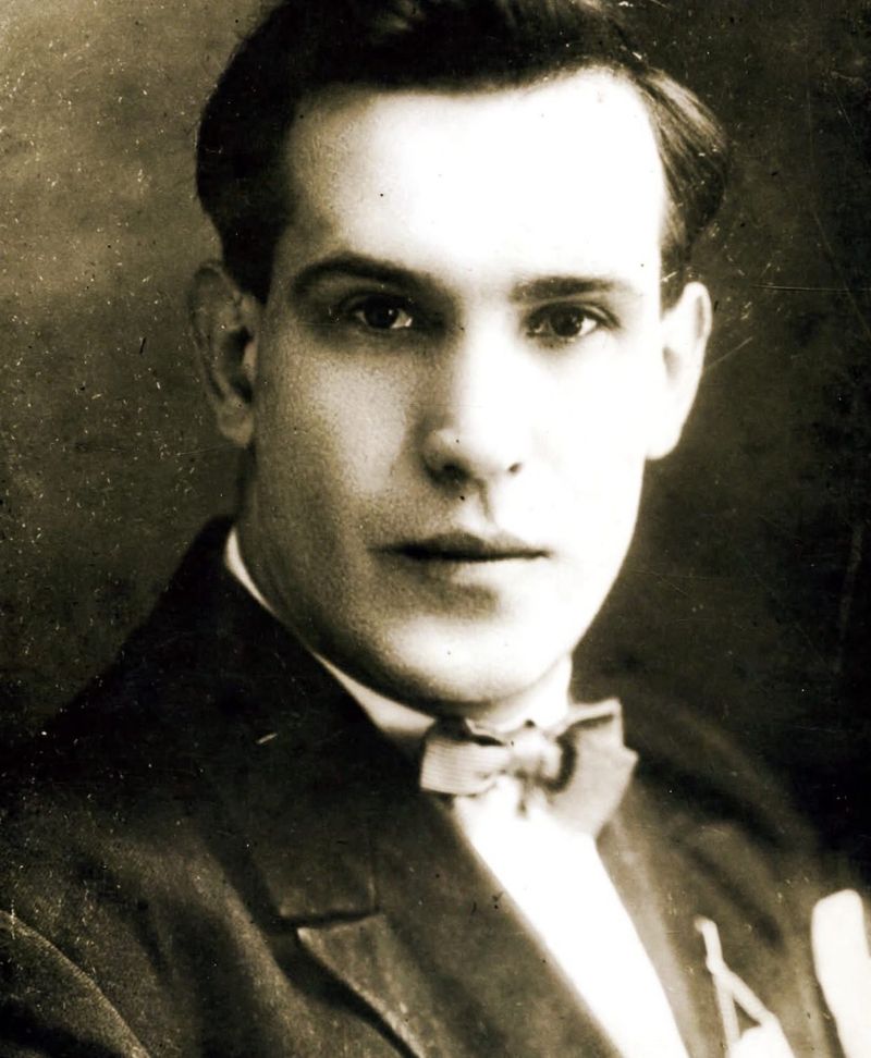 На нього донесли свої…