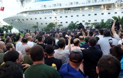 На близько 28 тисяч гривень оштрафували українку в Грузії за участь в акції проти російського круїзного лайнера в Батумі