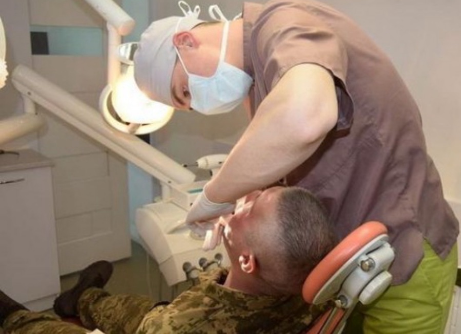 Для ветеранів війни доступне лікування зубів за державний кошт