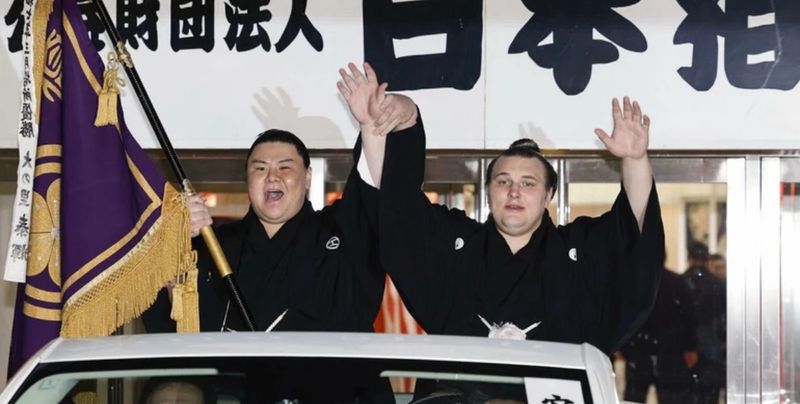 Чому премʼєрка Японії не змогла вручити чемпіону із сумо, вінничанину нагороду?