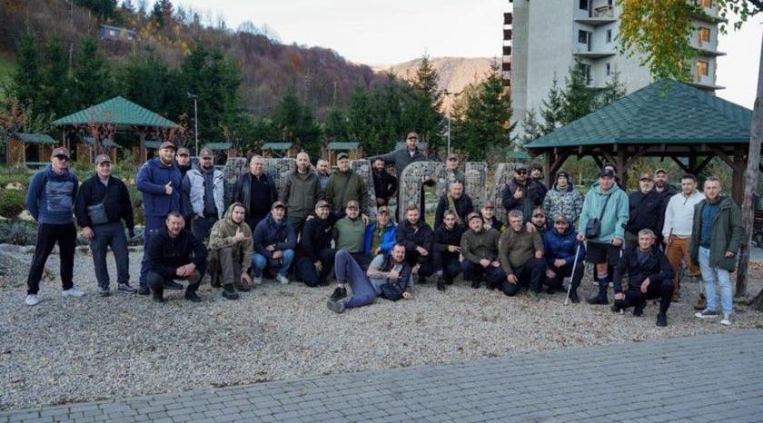 45 ветеранів спільно піднялися на Говерлу. Гору підкорив й Армен Гарибян з Вінниці