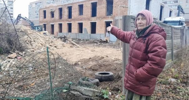 Літню вінничанку викинули на вулицю після знесення будинку