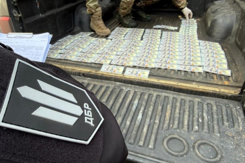 Ексначальник ТЦК за гроші допомагав військовим тікати з частин