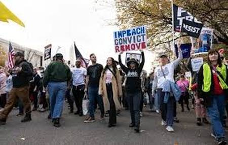 У Вашингтоні протестувальники закликали усунути Трампа від влади та висловили незгоду з мирним планом для України, — CNBC