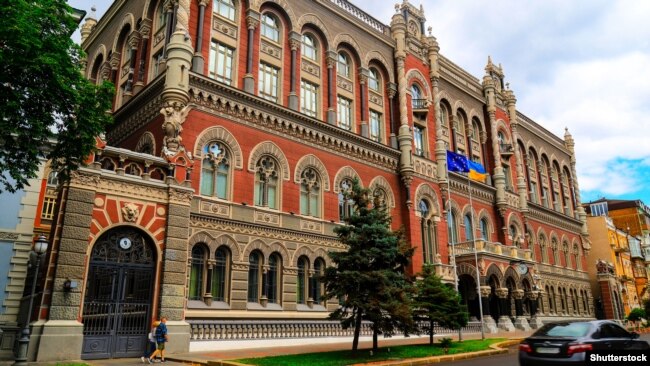 НБУ бачить вихід у податках на «непріоритетний імпорт