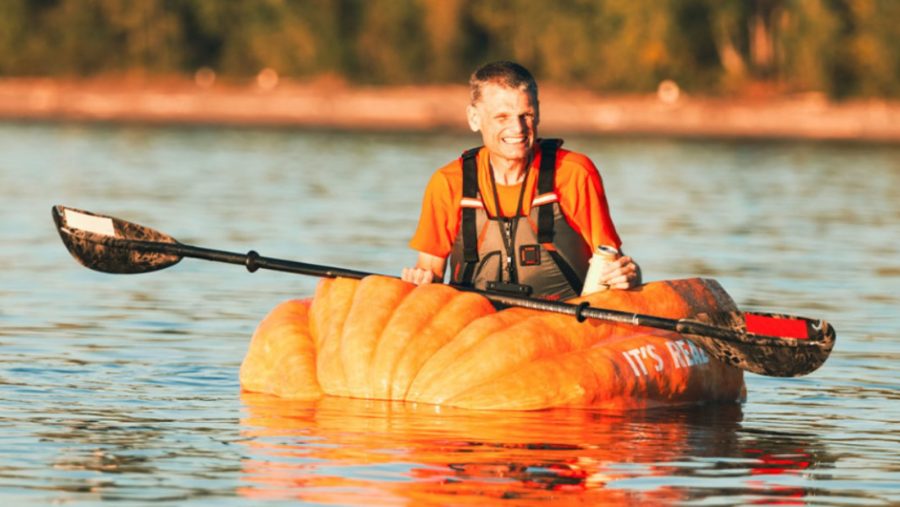 Американець встановив рекорд з веслування на гарбузі