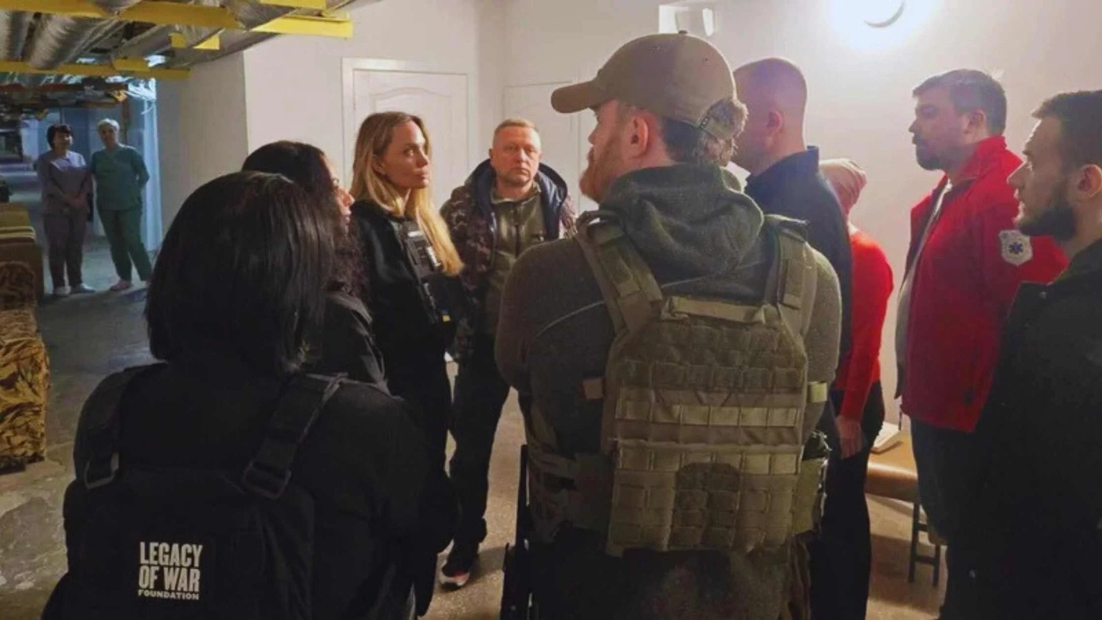 Анджеліна Джолі зробила замовлення у вінницькому пабі-ресторації




														Американська акторка та режисерка Анджеліна Джолі завітала до Вінниці  й зробила замовлення у вінницькому пабі-ресторації “Кінь у протигазі”.