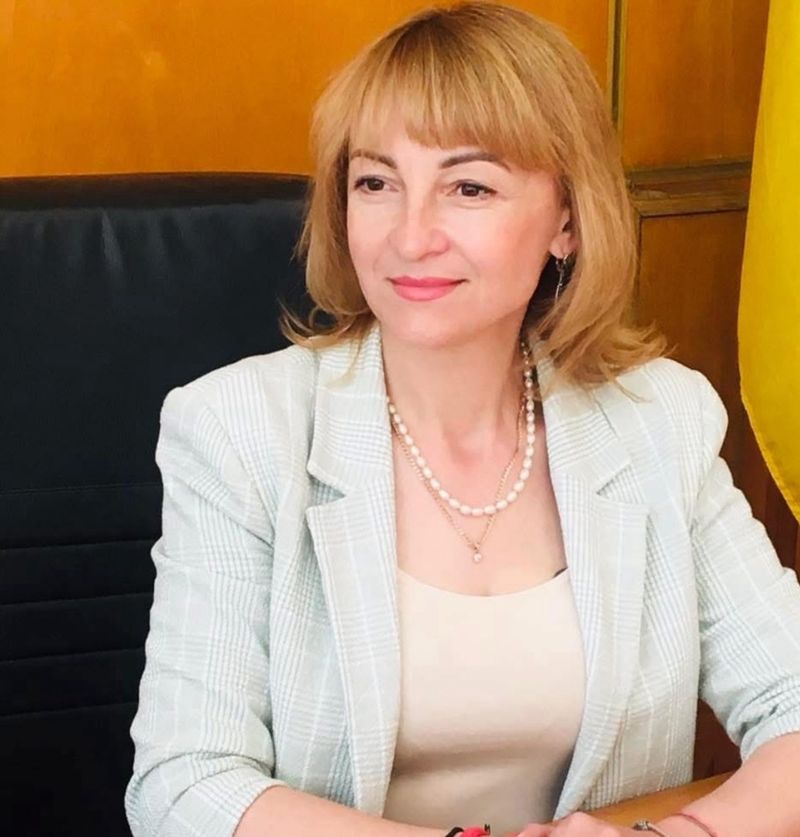 Про нове авто для в.о. голови Оратівської ТГ за більше мільйон в час війни повідомила Галина Лошак