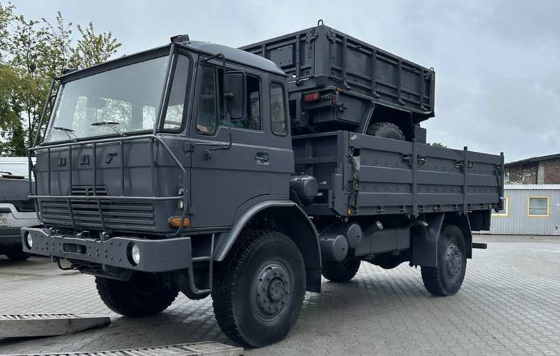Військовим ЗСУ передали армійські вантажівки DAF