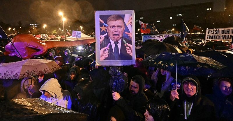 Словаки вимагають відставки прем’єр-міністра Роберта Фіцо