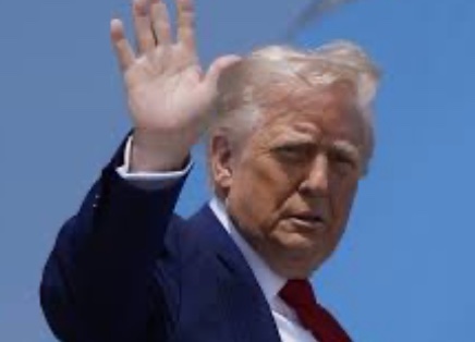 Опитування Reuters: рейтинг Трампа обвалився до 38%