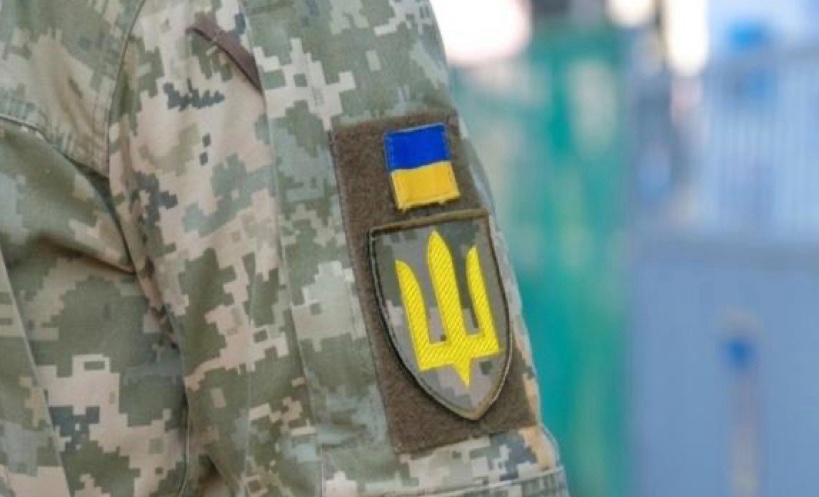 Дві жінки напали на групу оповіщення ТЦК. Одна з них штовхнула сержанта ЗСУ під колеса автомобіля, який переїхав йому ногу.