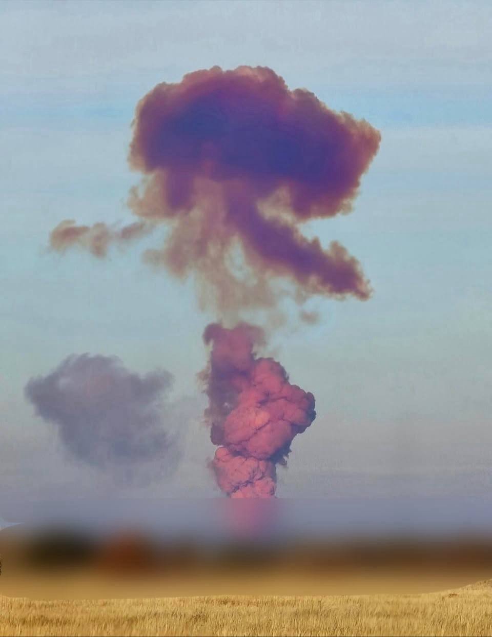 Через невдалий запуск ракети над пусковою базою «Ясний» під Оренбургом піднялась хмара фіолетового диму.