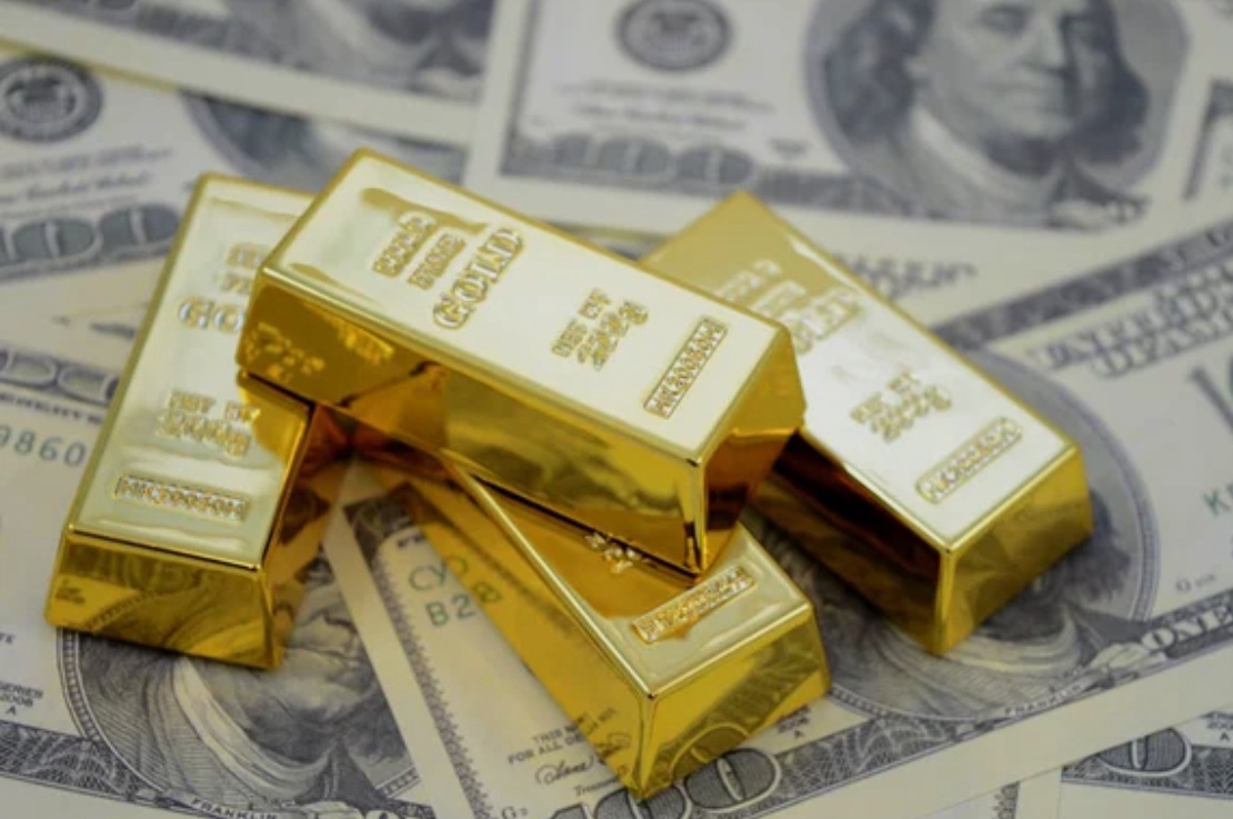 Жінка віддала чоловіку 6 кг золота і пакет готівки, думаючи, що це СБУ