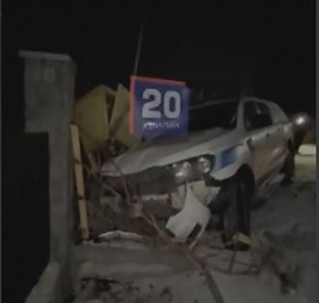 Водій на авто ОВА вʼїхав у газорозподільну коробку – пошкодив її, побив службове авто та втік. Бо був пʼяним?