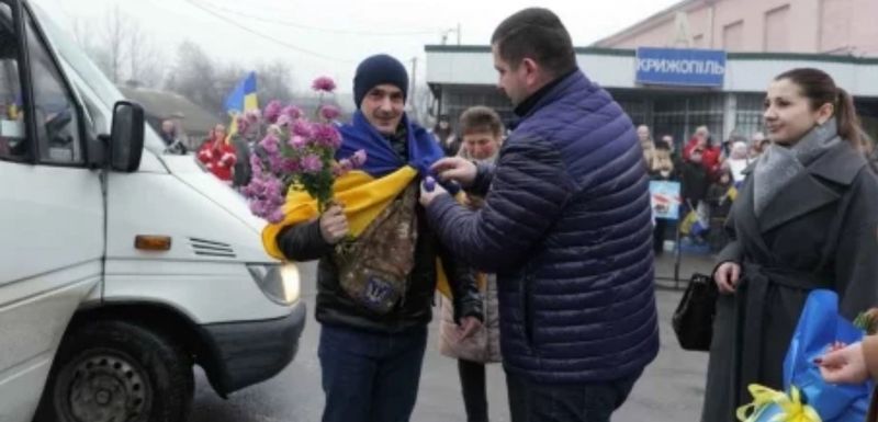 Крижопільська громада тепло зустріла Анатолія Ткачука – 32-річного земляка, який повернувся з російського полону