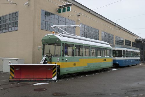 До Вінниці прибув ретротрамвай для очистки колій від снігу