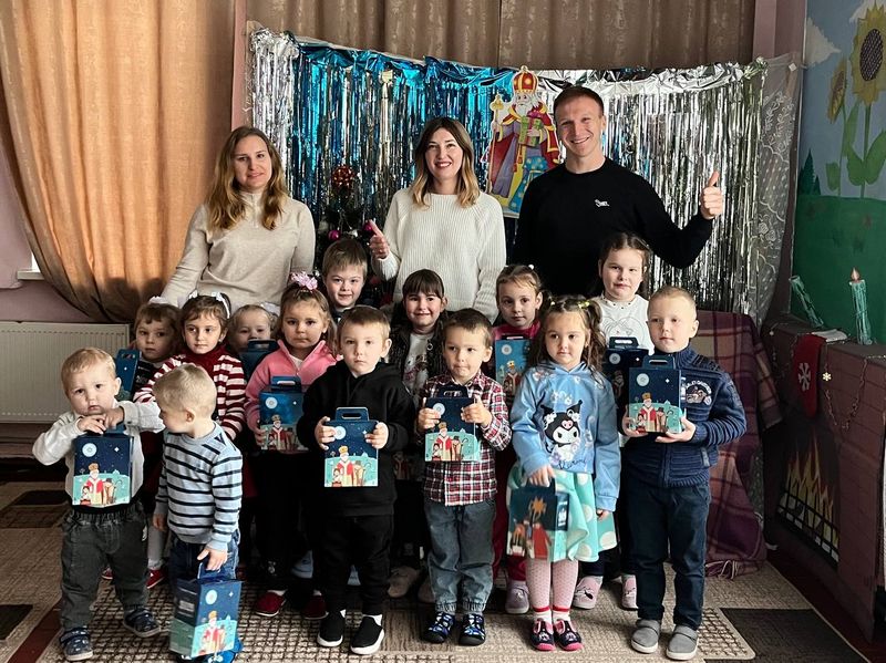 69 тисяч дітей отримали різдвяні подарунки та написали листівки для українських військових у межах ініціативи «Солодке Різдво»