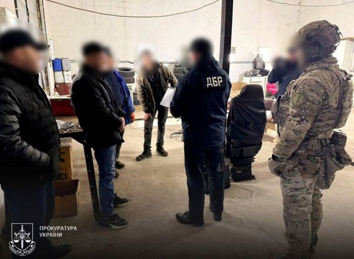 Військові працювали на СТО посадовця замість служби в ЗСУ