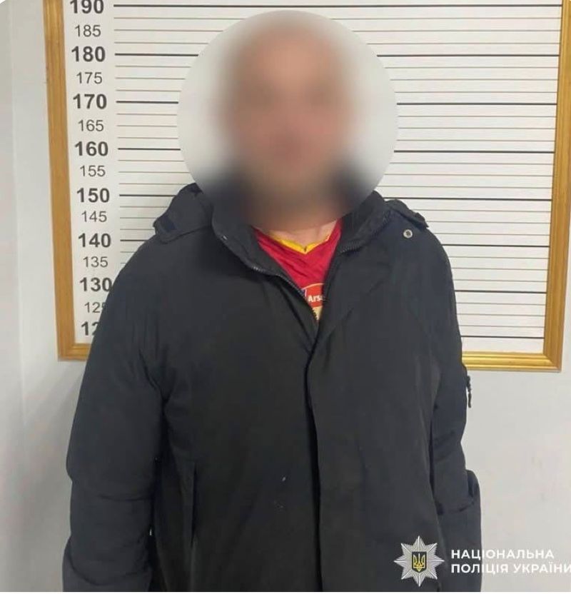 Викрав планшети із вітрини магазину та втік