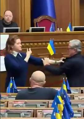 Безугла та мільйонер Тарута побились у Верховній раді  Марʼяна Безугла блокує раду і вимагає звільнення Сирського