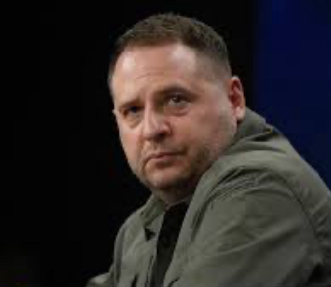 Єрмак заявив, що йде на фронт і що він чесна та порядна людина