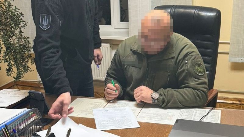 Керівнику виправного закладу на Хмельниччині повідомили про підозру