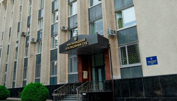 На Хмельниччині чоловік, який напав на співмешканку з ножем, відбуватиме 9 років