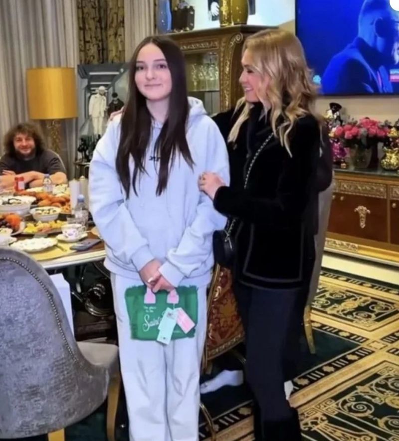 Дочка путініста Кіркорова, який підтримує терористичне вторгнення РФ в Україну, зганьбила популярну російську продюсерку Яну Рудковську