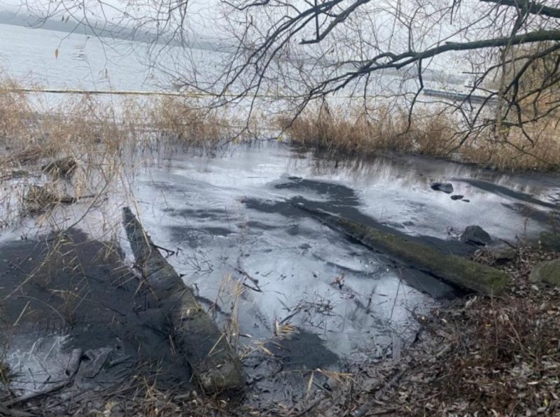 Виявили витік невідомої речовини у Ладижинське водосховищи