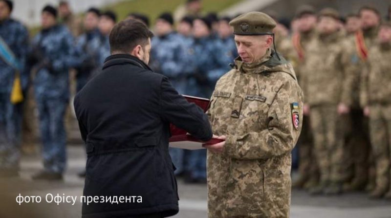 Президент надав звання Героя України медику, який провів 471 день в окопі