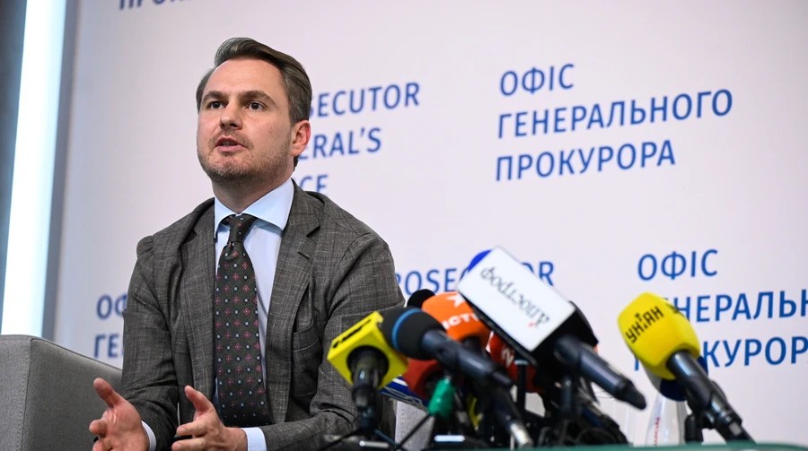 Кравченко не збирається у відставку і “за кожним прийде особисто”